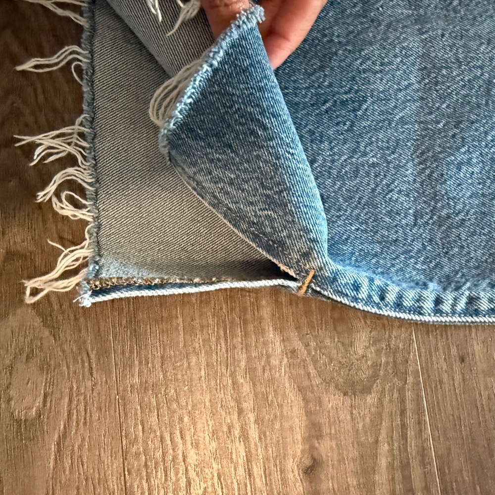 Good American Frayed Hem Straight Leg Jeans - Light Blue - Picture 4 of 6